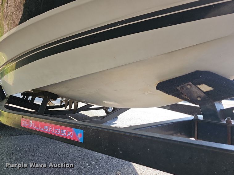 image for item LW9750 1989 Bayliner Ski Challenger  boat