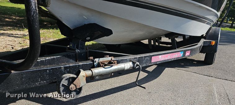 image for item LW9750 1989 Bayliner Ski Challenger  boat