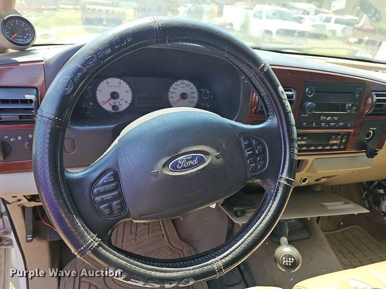 image for item LW9753 2005 Ford F350 Super Duty  Crew Cab flatbed pickup truck