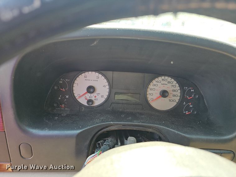 image for item LW9753 2005 Ford F350 Super Duty  Crew Cab flatbed pickup truck