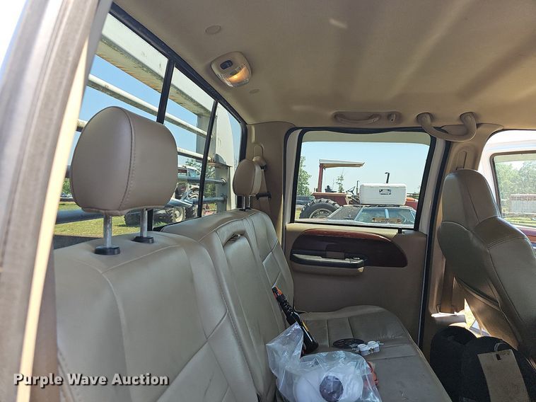 image for item LW9753 2005 Ford F350 Super Duty  Crew Cab flatbed pickup truck