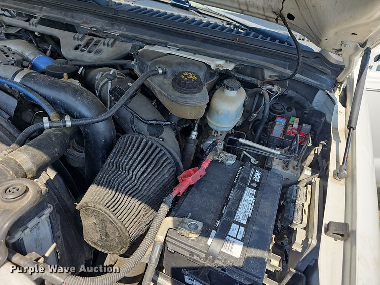 image for item LW9753 2005 Ford F350 Super Duty  Crew Cab flatbed pickup truck