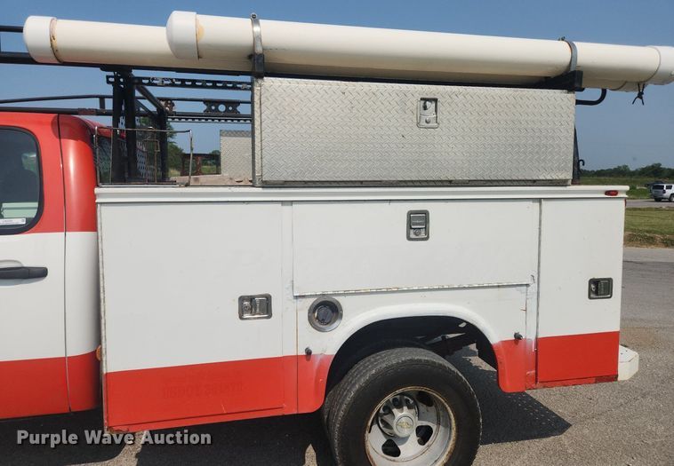 image for item LX9705 2010 Chevrolet Silverado 3500HD  Crew Cab utility bed pickup truck