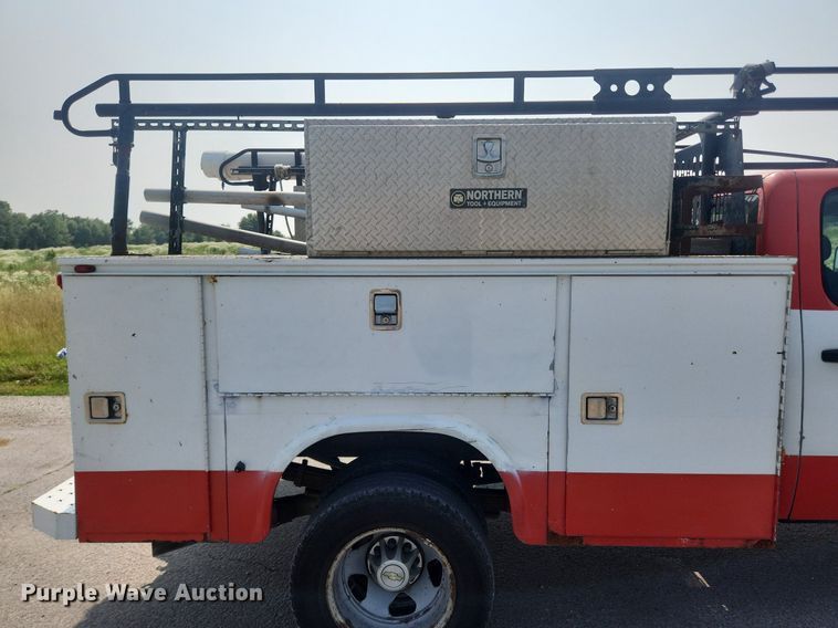 image for item LX9705 2010 Chevrolet Silverado 3500HD  Crew Cab utility bed pickup truck