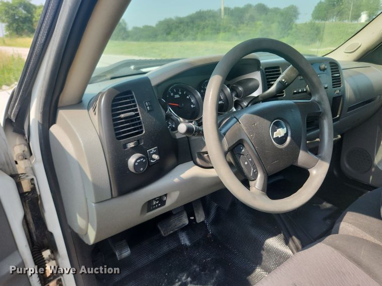 image for item LX9705 2010 Chevrolet Silverado 3500HD  Crew Cab utility bed pickup truck