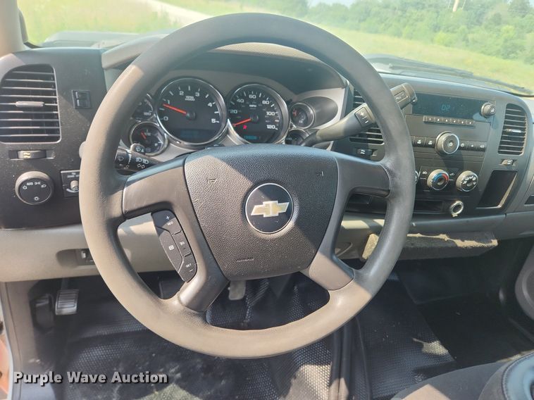 image for item LX9705 2010 Chevrolet Silverado 3500HD  Crew Cab utility bed pickup truck