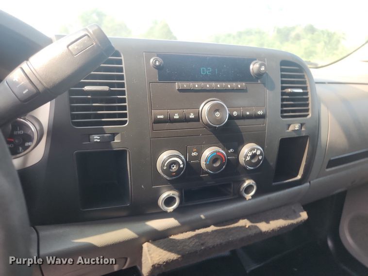 image for item LX9705 2010 Chevrolet Silverado 3500HD  Crew Cab utility bed pickup truck