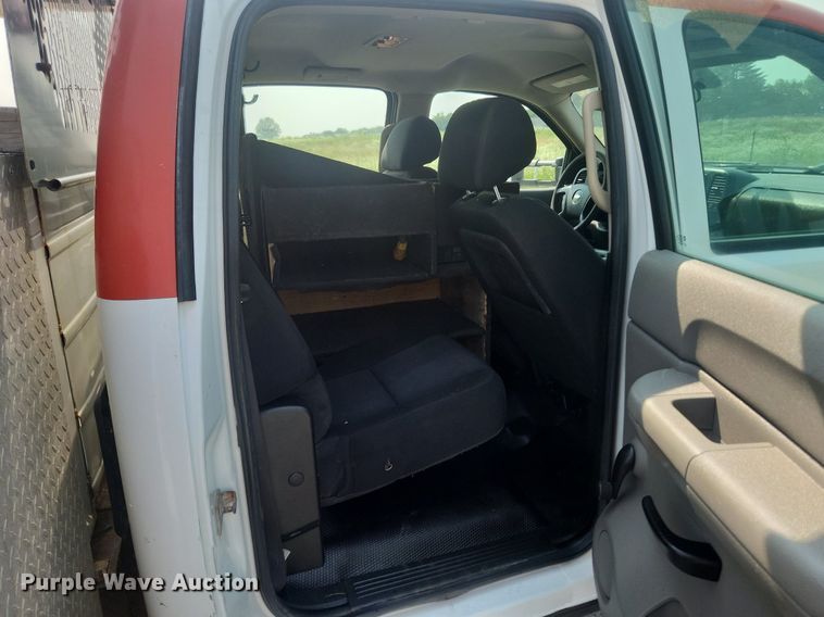 image for item LX9705 2010 Chevrolet Silverado 3500HD  Crew Cab utility bed pickup truck