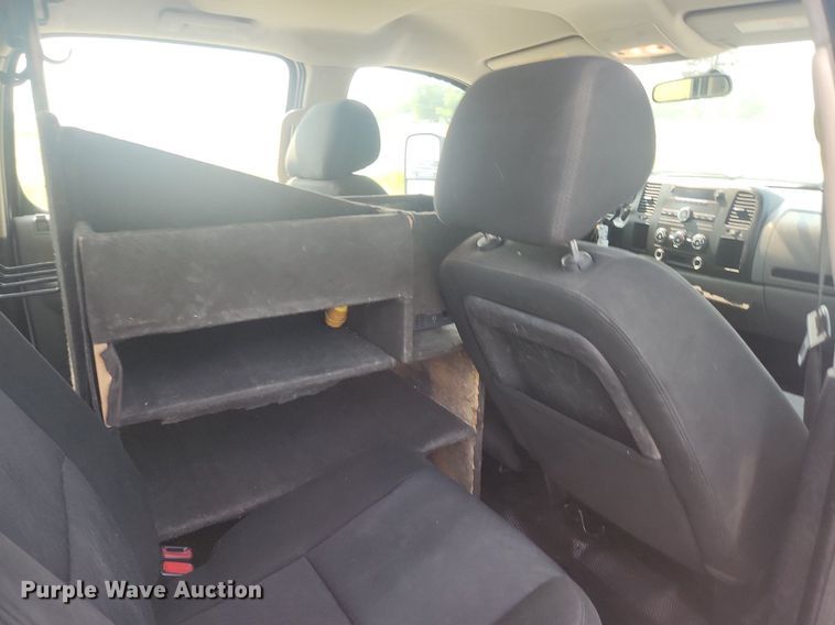 image for item LX9705 2010 Chevrolet Silverado 3500HD  Crew Cab utility bed pickup truck