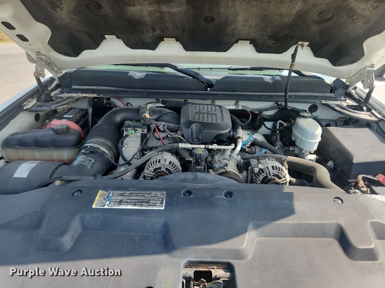 image for item LX9705 2010 Chevrolet Silverado 3500HD  Crew Cab utility bed pickup truck