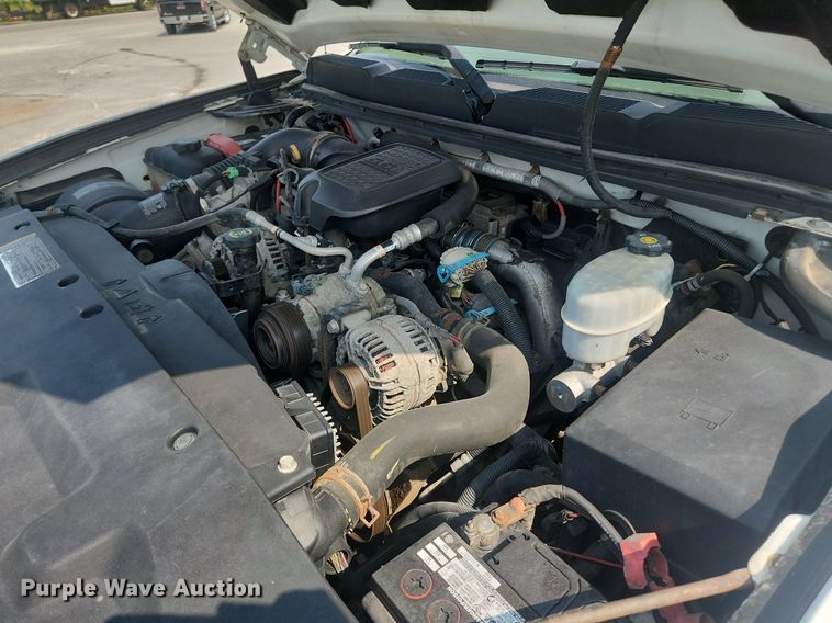 image for item LX9705 2010 Chevrolet Silverado 3500HD  Crew Cab utility bed pickup truck