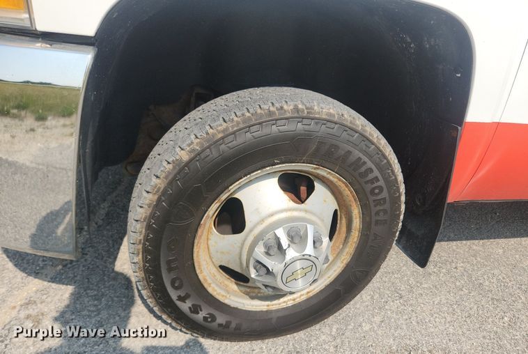 image for item LX9705 2010 Chevrolet Silverado 3500HD  Crew Cab utility bed pickup truck