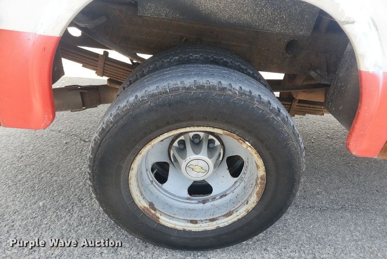 image for item LX9705 2010 Chevrolet Silverado 3500HD  Crew Cab utility bed pickup truck