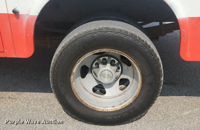 image for item LX9705 2010 Chevrolet Silverado 3500HD  Crew Cab utility bed pickup truck