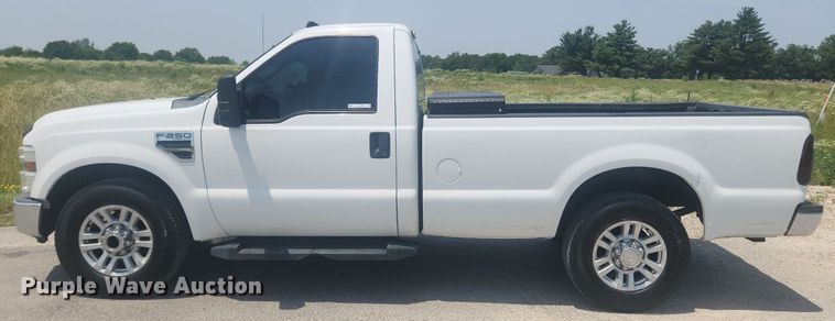 image for item LX9736 2009 Ford F250 Super Duty XL  pickup truck