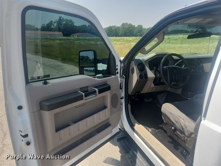 image for item LX9736 2009 Ford F250 Super Duty XL  pickup truck