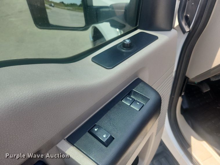 image for item LX9736 2009 Ford F250 Super Duty XL  pickup truck