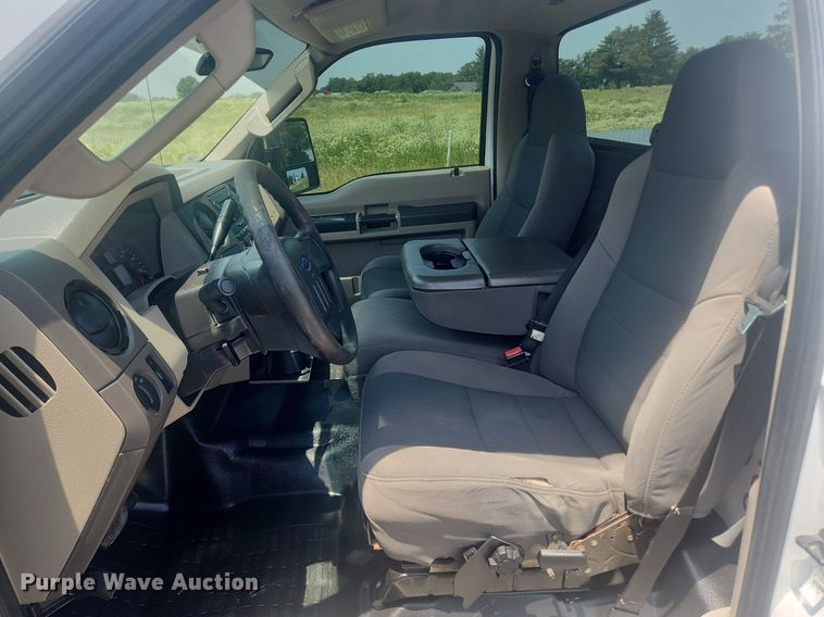 image for item LX9736 2009 Ford F250 Super Duty XL  pickup truck