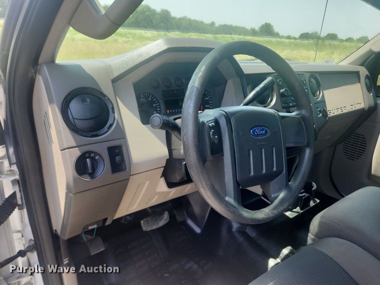 image for item LX9736 2009 Ford F250 Super Duty XL  pickup truck