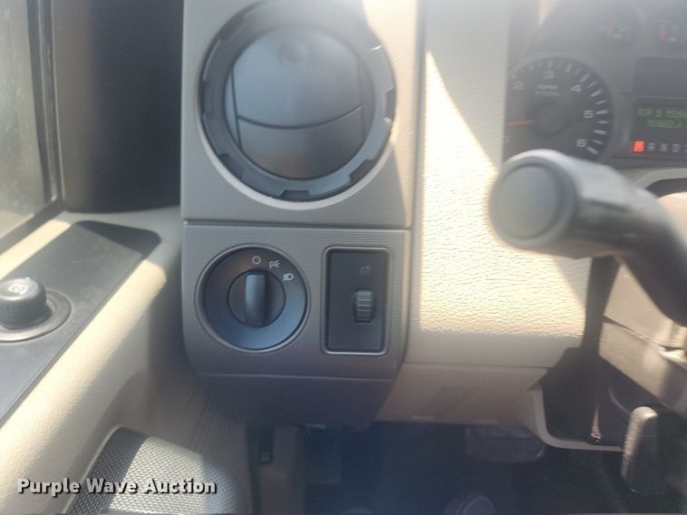 image for item LX9736 2009 Ford F250 Super Duty XL  pickup truck