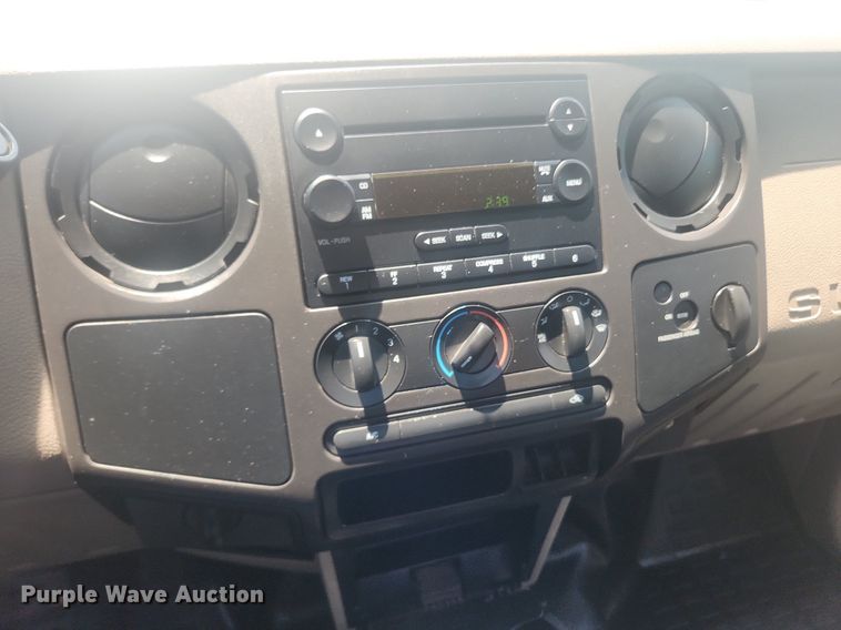 image for item LX9736 2009 Ford F250 Super Duty XL  pickup truck