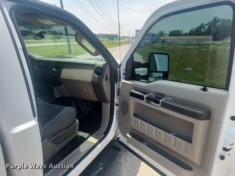 image for item LX9736 2009 Ford F250 Super Duty XL  pickup truck