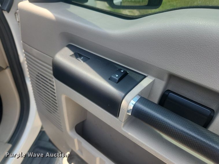 image for item LX9736 2009 Ford F250 Super Duty XL  pickup truck