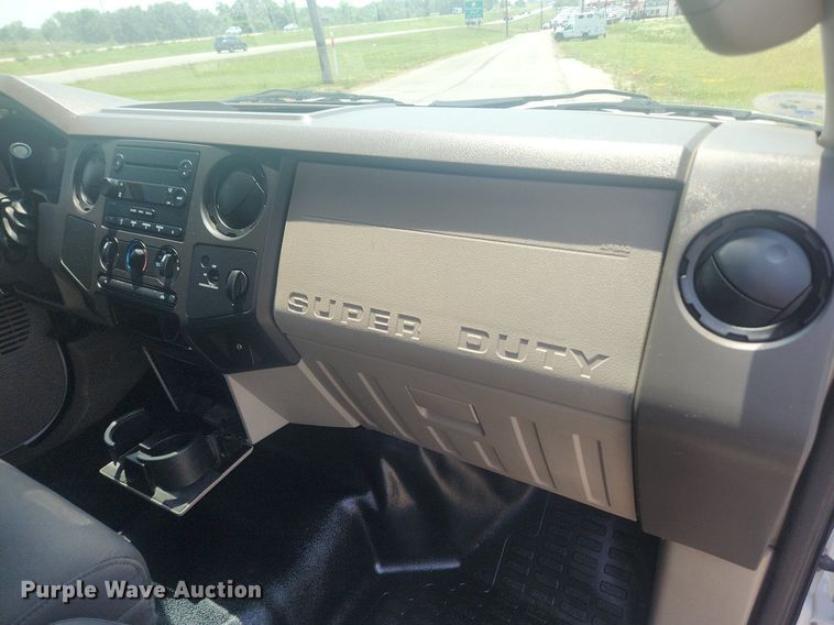 image for item LX9736 2009 Ford F250 Super Duty XL  pickup truck