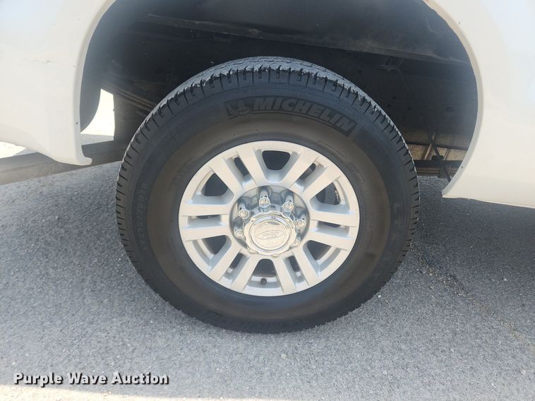 image for item LX9736 2009 Ford F250 Super Duty XL  pickup truck