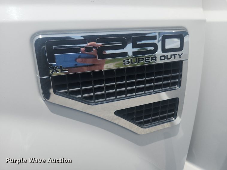 image for item LX9736 2009 Ford F250 Super Duty XL  pickup truck