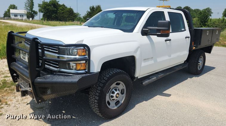 image for item LX9738 2016 Chevrolet Silverado 2500HD LS  Crew Cab flatbed pickup truck