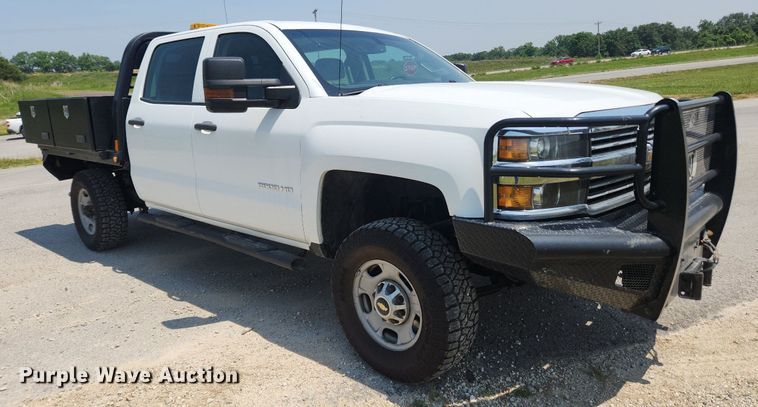 image for item LX9738 2016 Chevrolet Silverado 2500HD LS  Crew Cab flatbed pickup truck