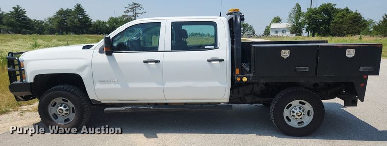 image for item LX9738 2016 Chevrolet Silverado 2500HD LS  Crew Cab flatbed pickup truck