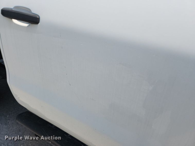 image for item LX9738 2016 Chevrolet Silverado 2500HD LS  Crew Cab flatbed pickup truck