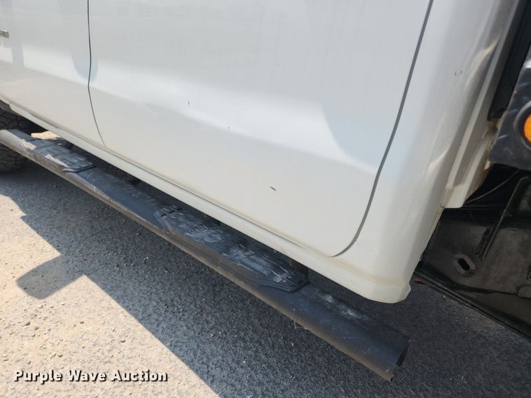 image for item LX9738 2016 Chevrolet Silverado 2500HD LS  Crew Cab flatbed pickup truck