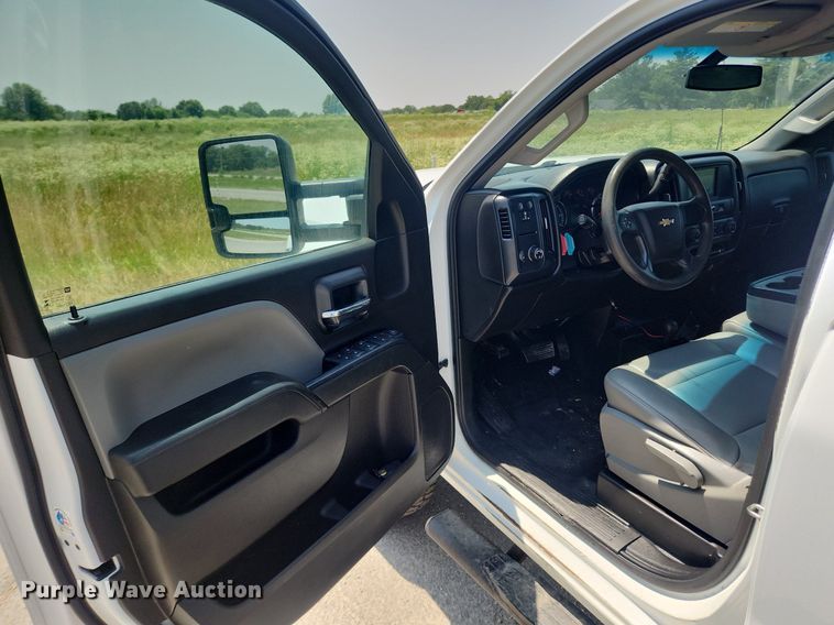 image for item LX9738 2016 Chevrolet Silverado 2500HD LS  Crew Cab flatbed pickup truck