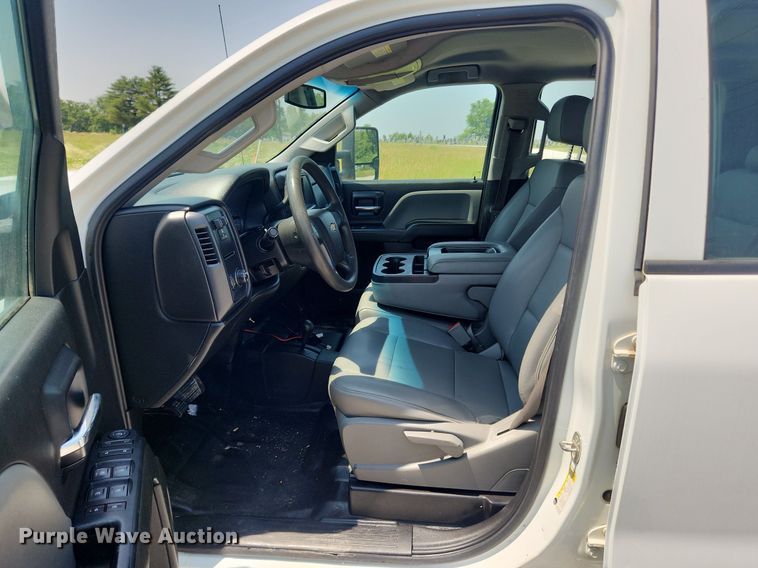 image for item LX9738 2016 Chevrolet Silverado 2500HD LS  Crew Cab flatbed pickup truck