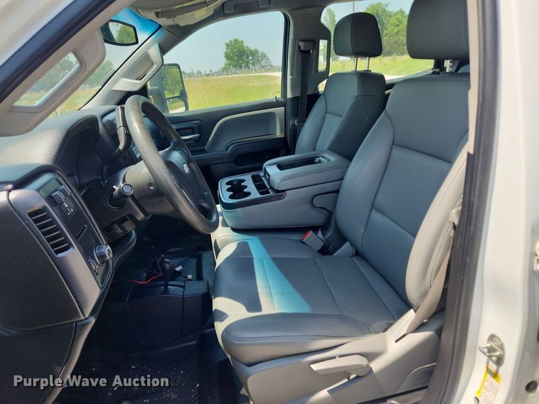 image for item LX9738 2016 Chevrolet Silverado 2500HD LS  Crew Cab flatbed pickup truck