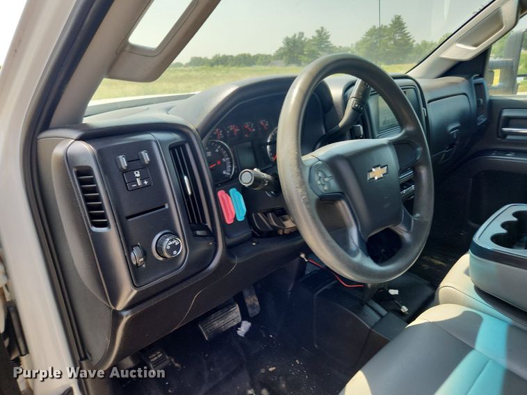 image for item LX9738 2016 Chevrolet Silverado 2500HD LS  Crew Cab flatbed pickup truck