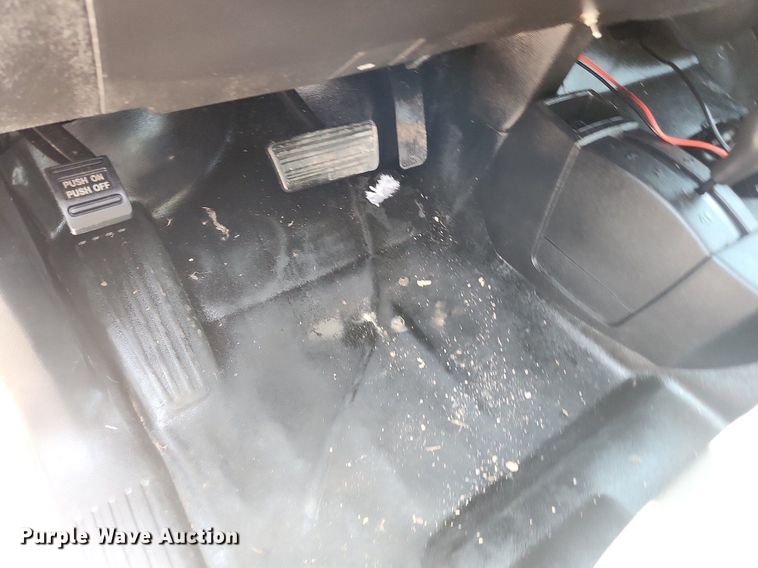 image for item LX9738 2016 Chevrolet Silverado 2500HD LS  Crew Cab flatbed pickup truck