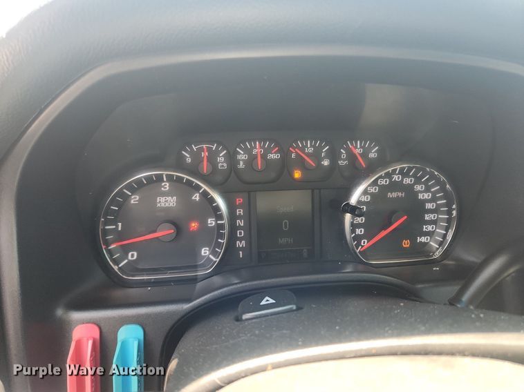 image for item LX9738 2016 Chevrolet Silverado 2500HD LS  Crew Cab flatbed pickup truck