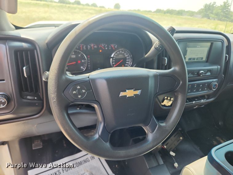 image for item LX9738 2016 Chevrolet Silverado 2500HD LS  Crew Cab flatbed pickup truck