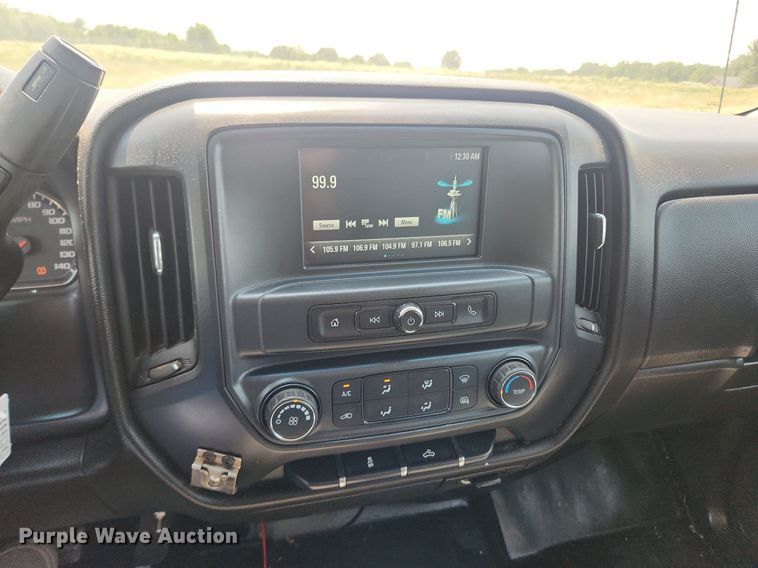 image for item LX9738 2016 Chevrolet Silverado 2500HD LS  Crew Cab flatbed pickup truck