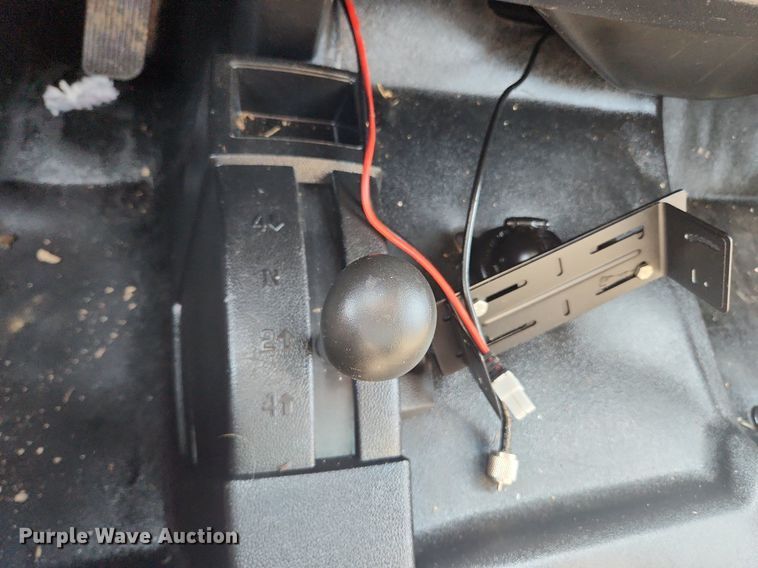 image for item LX9738 2016 Chevrolet Silverado 2500HD LS  Crew Cab flatbed pickup truck