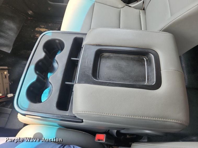 image for item LX9738 2016 Chevrolet Silverado 2500HD LS  Crew Cab flatbed pickup truck