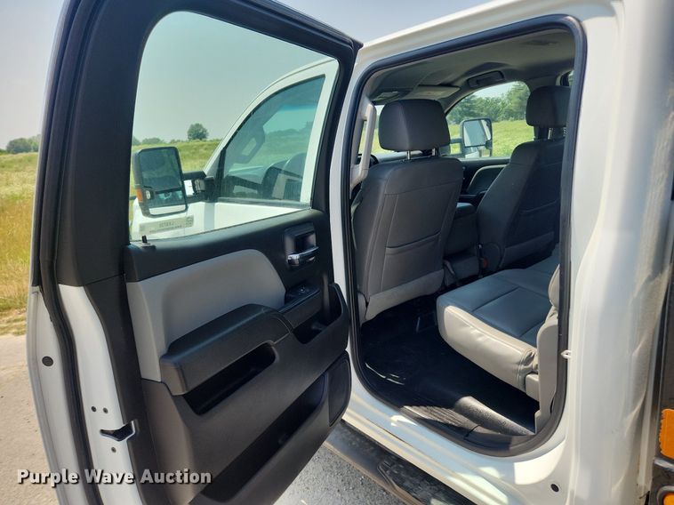 image for item LX9738 2016 Chevrolet Silverado 2500HD LS  Crew Cab flatbed pickup truck