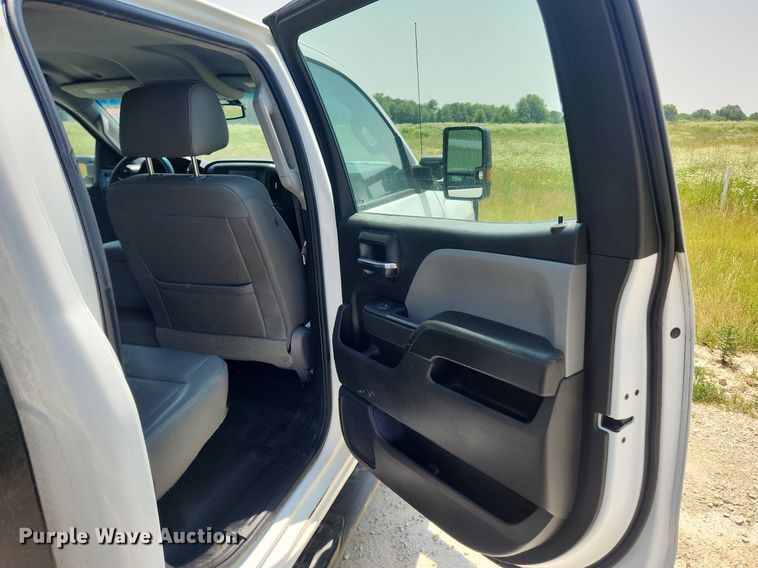 image for item LX9738 2016 Chevrolet Silverado 2500HD LS  Crew Cab flatbed pickup truck