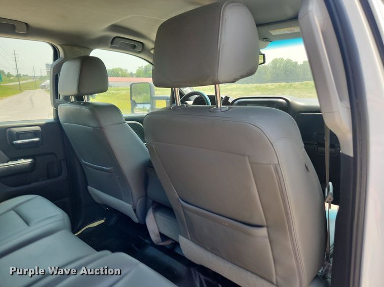 image for item LX9738 2016 Chevrolet Silverado 2500HD LS  Crew Cab flatbed pickup truck