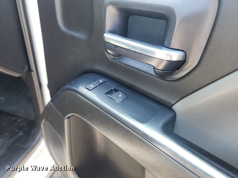 image for item LX9738 2016 Chevrolet Silverado 2500HD LS  Crew Cab flatbed pickup truck