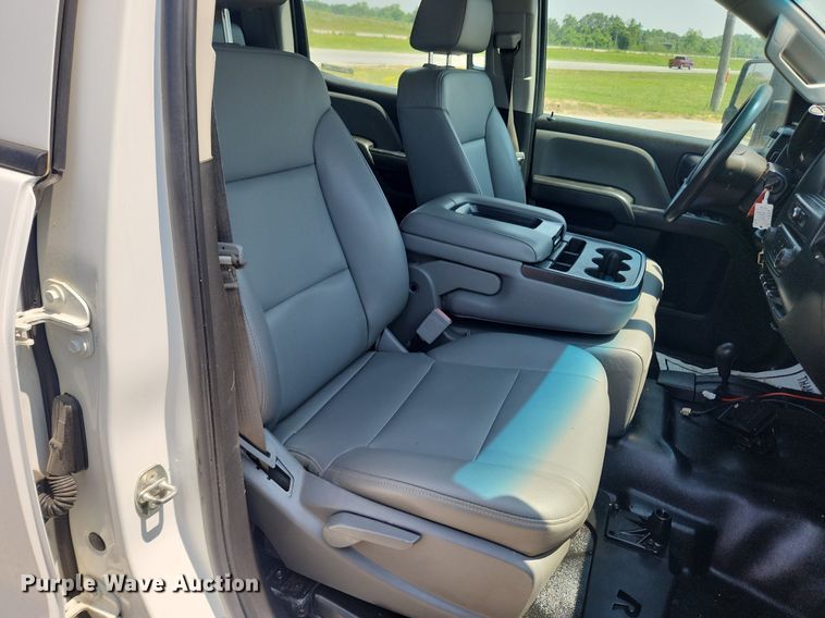 image for item LX9738 2016 Chevrolet Silverado 2500HD LS  Crew Cab flatbed pickup truck